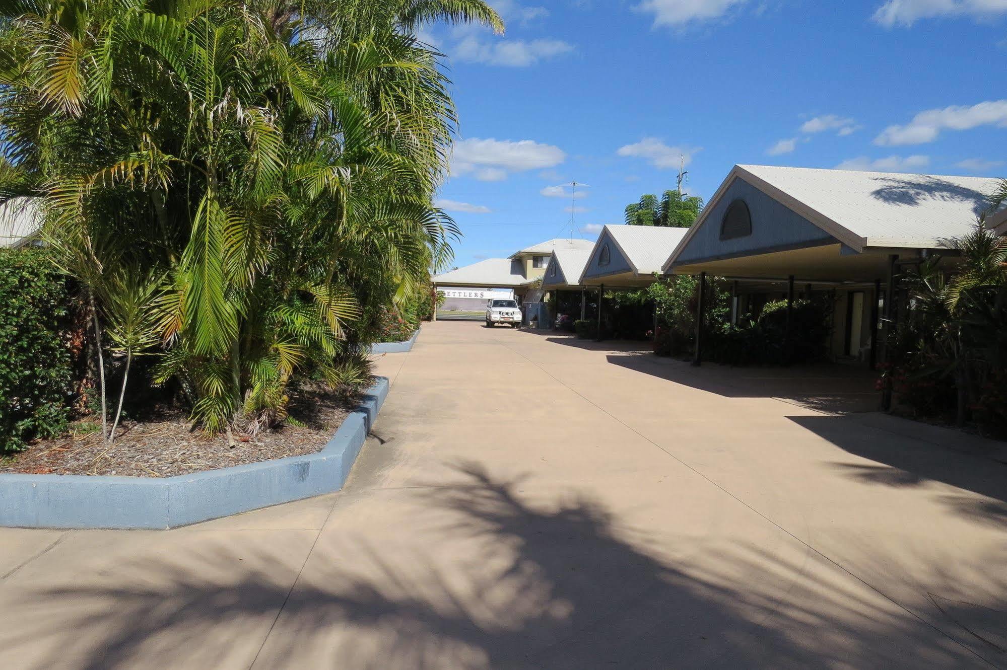 Biloela Palms Motor Inn Ngoại thất bức ảnh